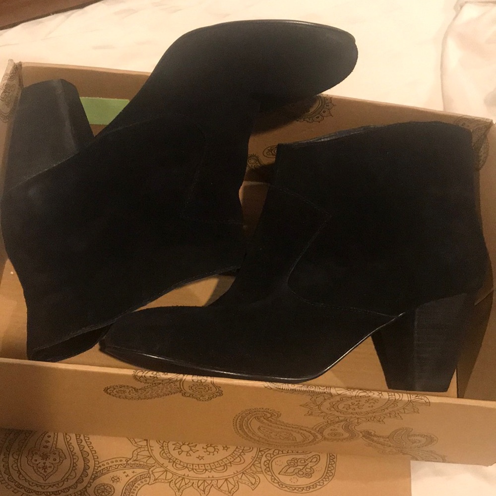 Ecote Black suede booties - Size 9 - Picture 4 of 4